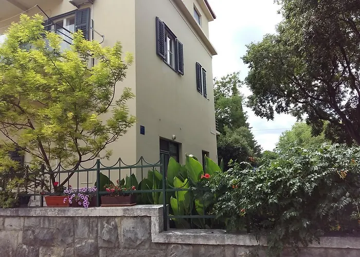 卡梅尼塔公寓 *